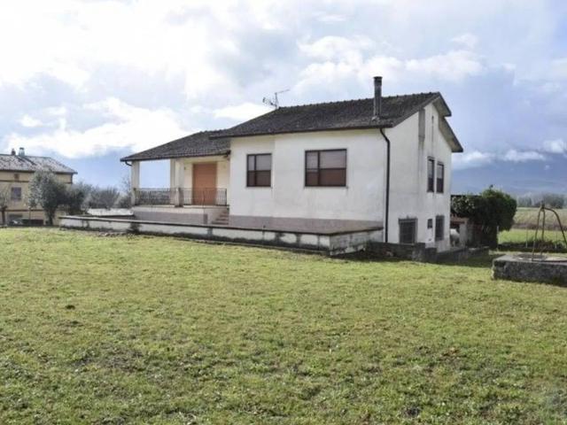 Villa Indipendente in vendita a Pignataro Interamna, Lazio