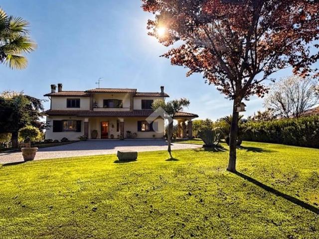 Villa Indipendente in vendita a Pignataro Interamna, Frosinone