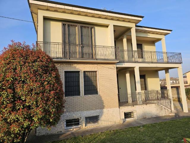 Villa Indipendente in vendita a Pinarolo Po, Lombardia
