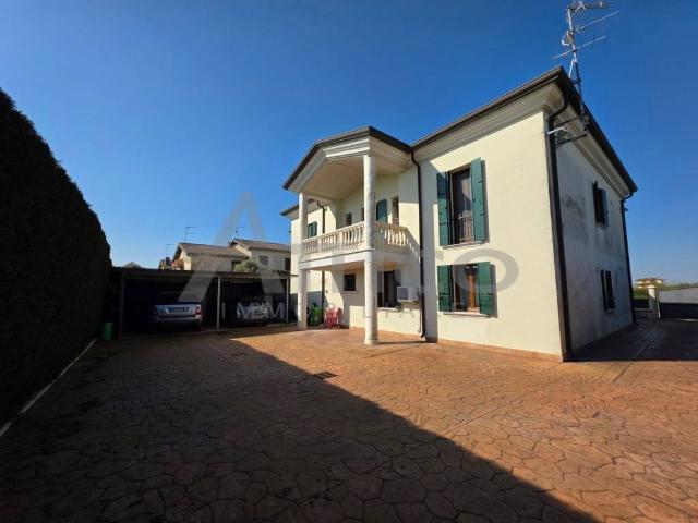 Villa Indipendente in vendita a Pincara, Veneto