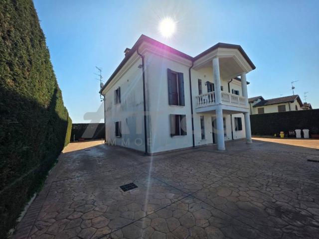 Villa Indipendente in vendita a Pincara, Veneto