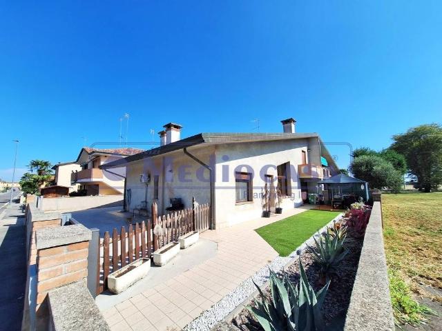 Villa Indipendente in vendita a Pincara, Veneto