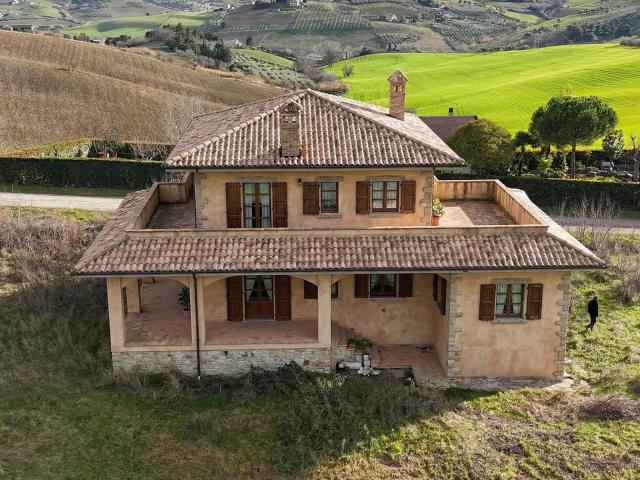Villa Indipendente in vendita a Pineto, Teramo