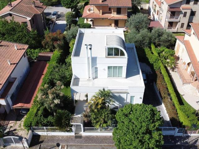 Villa Indipendente in vendita a Quartiere delle nazioni, Pineto