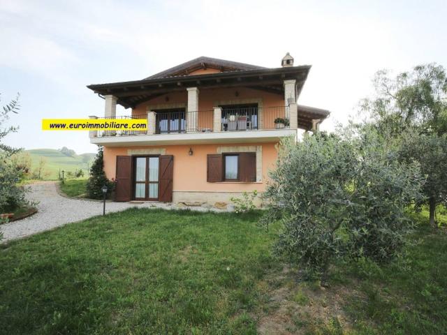 Villa Indipendente in vendita a Pineto, Teramo