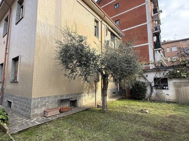 Villa Indipendente in vendita a Seggiano, Pioltello