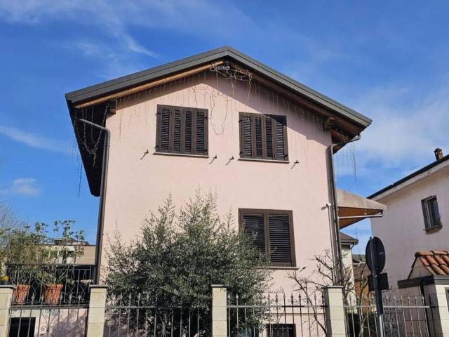 Villa Indipendente in vendita a Seggiano, Pioltello