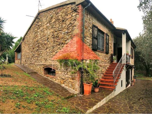Villa Indipendente in vendita a Poggetto, Piombino