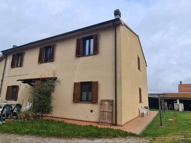Villa Indipendente in vendita a Piombino, Livorno