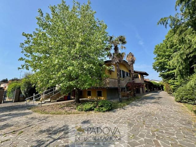 Villa Indipendente in vendita a Piove Di Sacco, Veneto