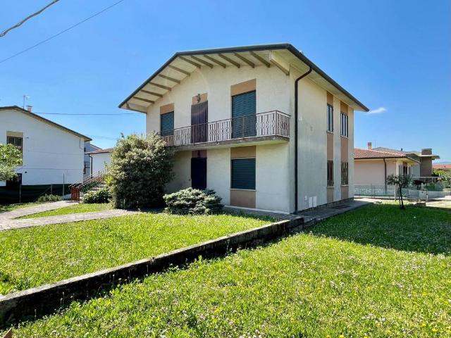 Villa Indipendente in vendita a Piovene Rocchette, Veneto