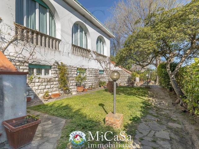 Villa Indipendente in vendita a Calambrone, Pisa