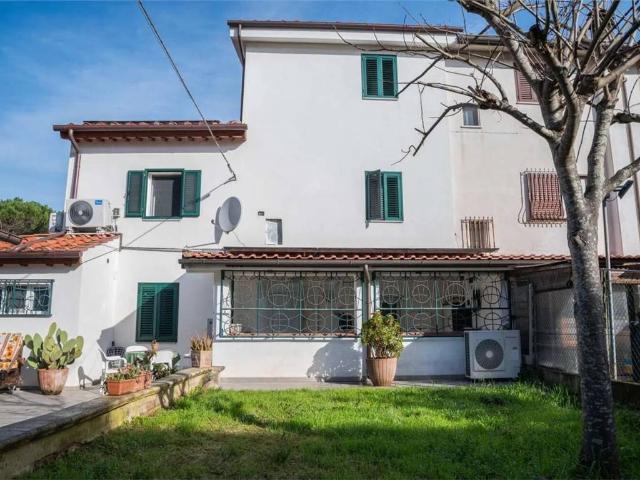 Villa Indipendente in vendita a Porta a Lucca, Pisa