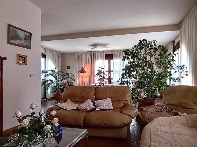 Villa Indipendente in vendita a Pistoia, Toscana