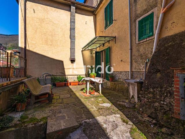 Villa Indipendente in vendita a Pistoia, Toscana
