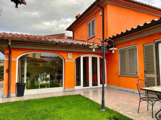Villa Indipendente in vendita a Pistoia, Toscana