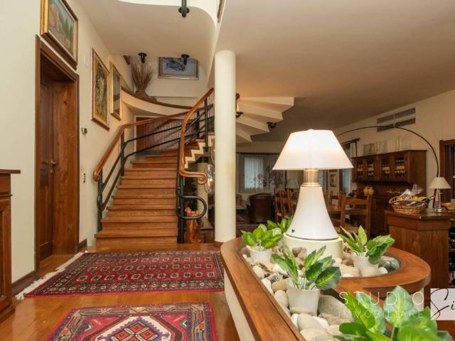 Villa Indipendente in vendita a Pistoia, Toscana