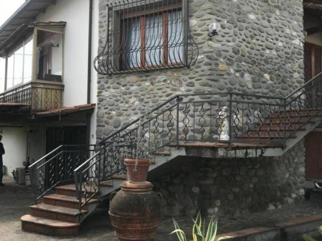 Villa Indipendente in vendita a Chiesina Montalese, Pistoia