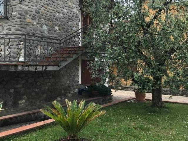 Villa Indipendente in vendita a Chiesina Montalese, Pistoia