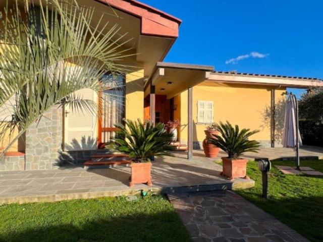 Villa Indipendente in vendita a Pistoia, Toscana