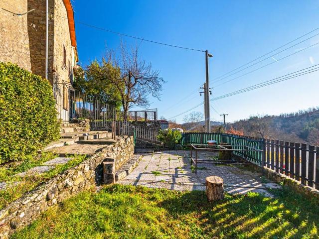 Villa Indipendente in vendita a Pistoia, Toscana