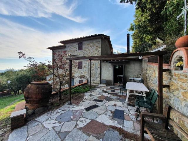 Villa Indipendente in vendita a Iano, Pistoia