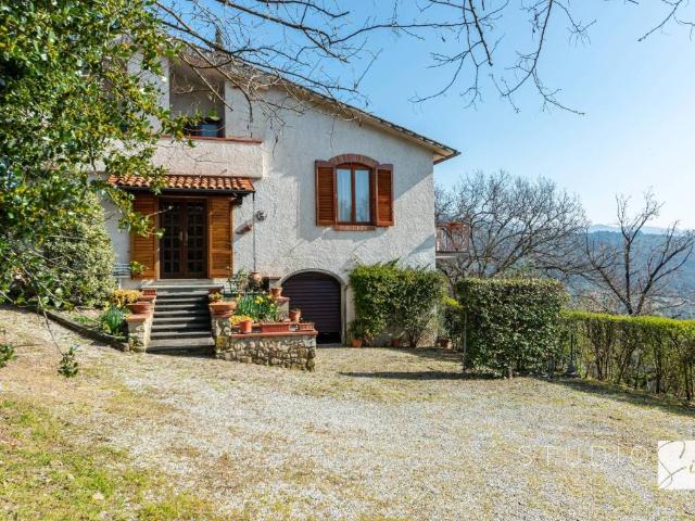 Villa Indipendente in vendita a Pistoia, Toscana