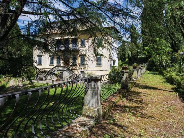 Villa Indipendente in vendita a Le Fornaci, Pistoia