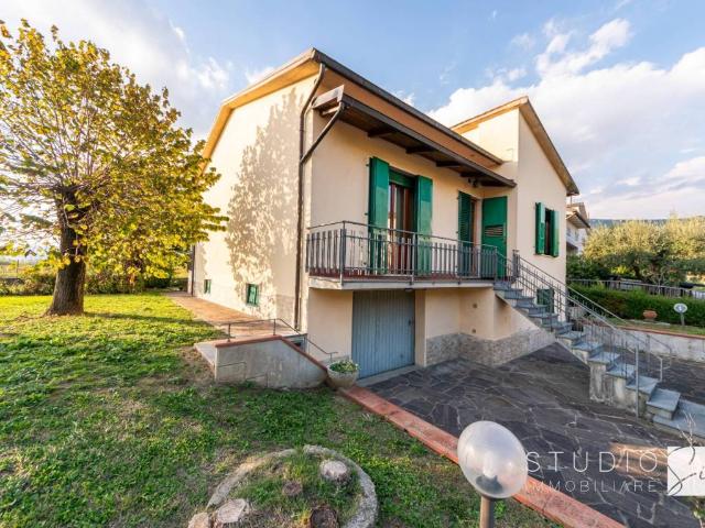 Villa Indipendente in vendita a Chiesina Montalese, Pistoia