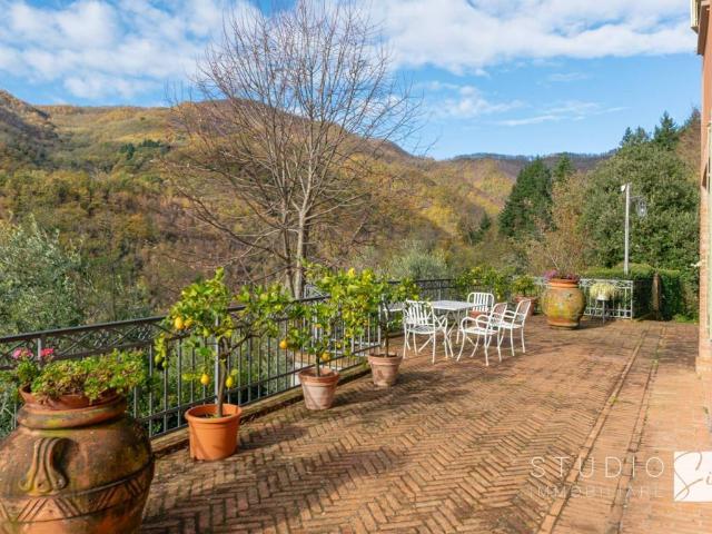 Villa Indipendente in vendita a Pistoia, Toscana