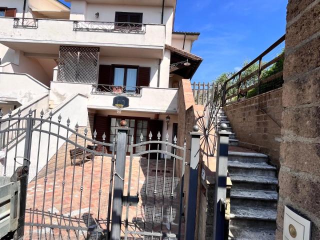 Villa Indipendente in vendita a Unione di Comuni Montani Colline del Fiora, Pitigliano