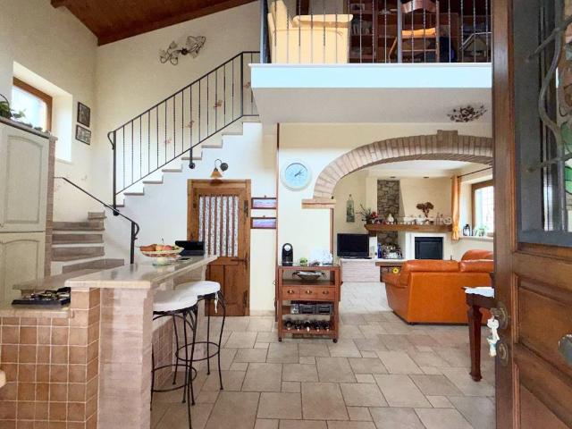 Villa Indipendente in vendita a Unione di Comuni Montani Colline del Fiora, Pitigliano