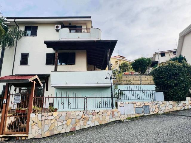 Villa Indipendente in vendita a C.da Mazzotta, Calabria