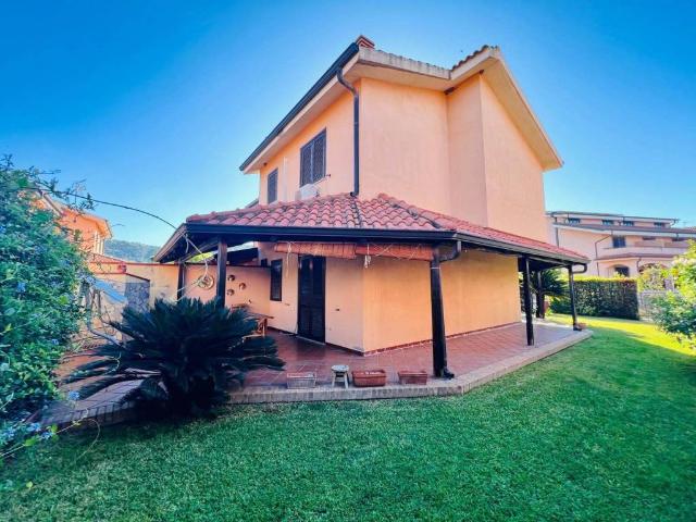 Villa Indipendente in vendita a Calabria, Vibo Valentia