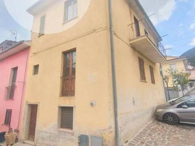 Villa Indipendente in vendita a Vallicella, Pizzoli