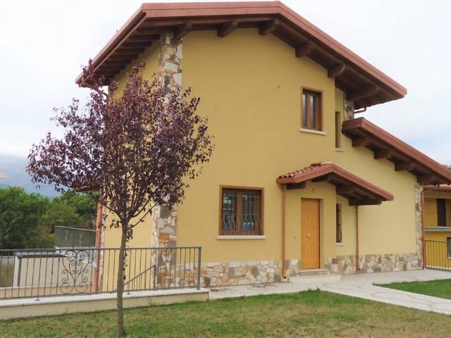 Villa Indipendente in vendita a Pizzoli, Abruzzo