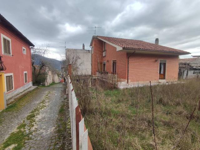 Villa Indipendente in vendita a Pizzoli, Abruzzo