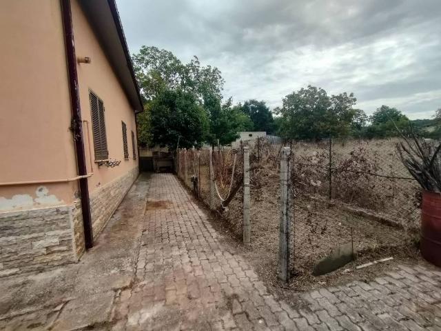 Villa Indipendente in vendita a Pizzoli, Abruzzo