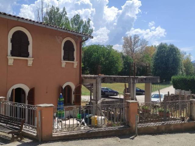 Villa Indipendente in vendita a Pizzoli, Abruzzo