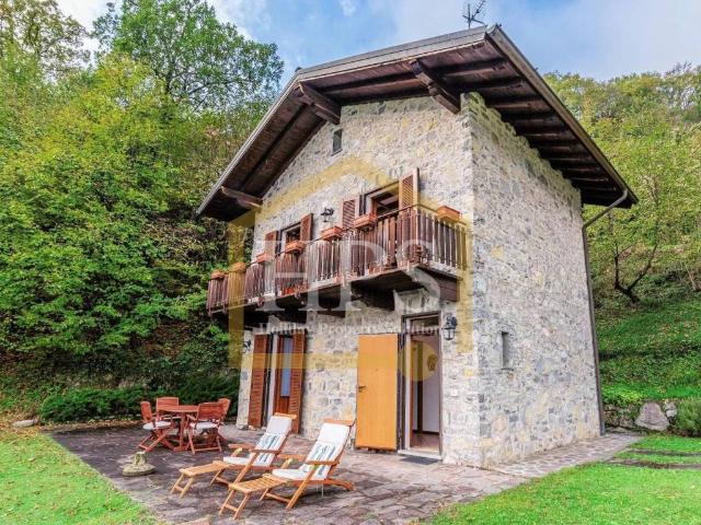 Villa Indipendente in vendita a Ligomena, Plesio