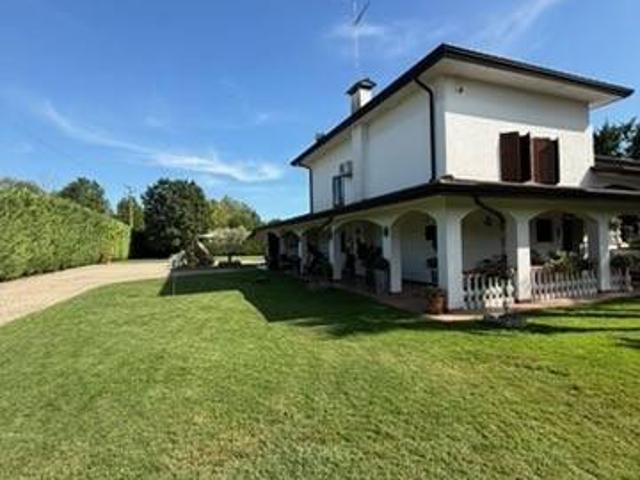 Villa Indipendente in vendita a Pocenia, Friuli-Venezia Giulia