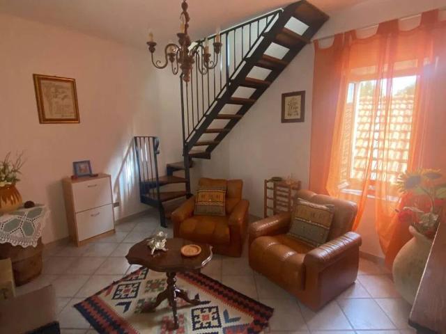 Villa Indipendente in vendita a Unione di comuni Montana Lunigiana, Podenzana
