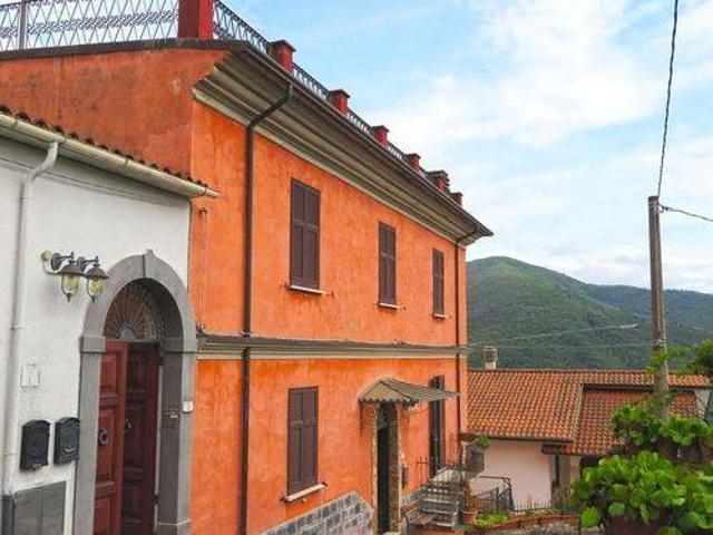 Villa Indipendente in vendita a Unione di comuni Montana Lunigiana, Podenzana