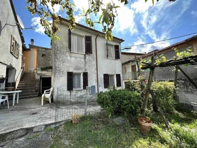 Villa Indipendente in vendita a Montale, Podenzana