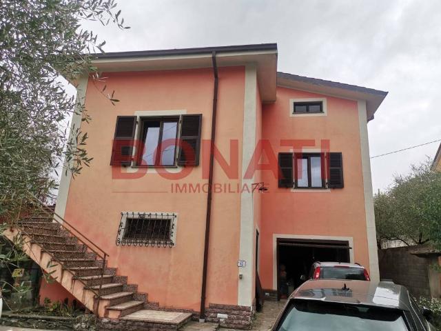 Villa Indipendente in vendita a Unione di comuni Montana Lunigiana, Podenzana