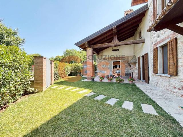 Villa Indipendente in vendita a Podenzano, Reggio Emilia