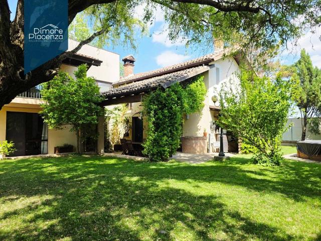 Villa Indipendente in vendita a Podenzano, Reggio Emilia