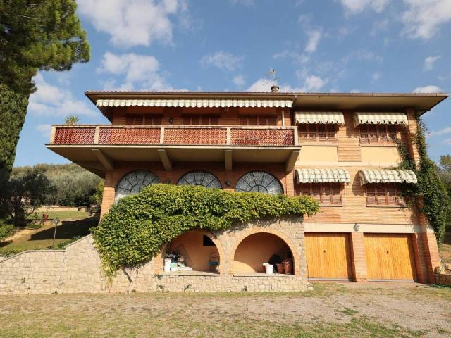 Villa Indipendente in vendita a Papaiano, Lecchi