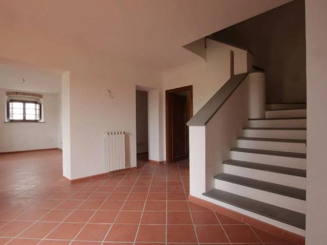 Villa Indipendente in vendita a Lecchi, Toscana