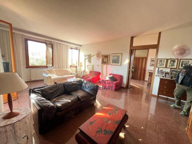 Villa Indipendente in vendita a Lecchi, Toscana